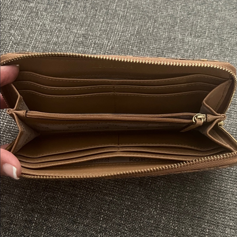 Michael Kors Tan Snake Print Wallet - Picture 3 of 3